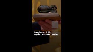 Lukašenko dobio repliku atomske bombe