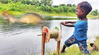 New Technique Hook Fish Trap 2023  Smart Boy Catching Fish With Electric Bamboo Tools Hook In River