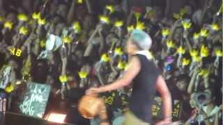 Taeyang wants to teach you how to dougie  Big Bang - How Gee Alive Tour in Singapore