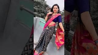 hot Desi aunty saree navel show seducing herself