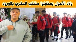 استقبال منتخب المغرب فى الجزائر بالورود