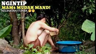 Bikin gak tahan  ngintip mama muda mandi bugil  lagi bersih-bersih