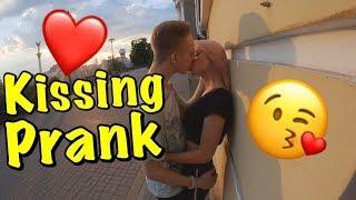 Kissing Prank СЕКРЕТ ФОКУСА  КАК РАЗВЕСТИ ДЕВУШКУ НА ПОЦЕЛУЙ?