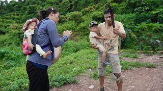 Single Dad Dont Want My Son To Leave Single Dad Was Protesting With Strangers  Lý Tiểu Lan