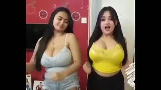 Goyang bareng duo semangka