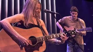 John Mayer and Sheryl Crow perform “Strong Enough”