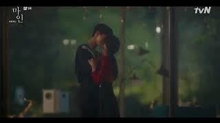 klip MINE kiss scene