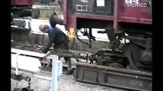 DDR 1987 Fichtelbergbahn  Ein Güterzug wird vorbereitet mit Rollwagen.