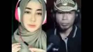 Cewek manis smule sama pria bersuara emasss....