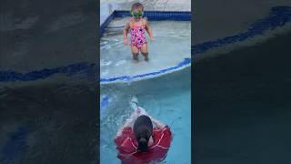 Swimming Independently 2 Years #swimming #pool #toddler #swimmingtips #learn