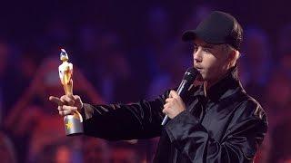 Justin Bieber wins International Male Solo Artist  The BRIT Awards 2016