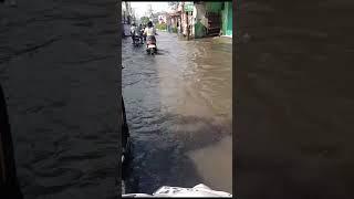 Akibat Hujan Deras Banjir dimana-mana sebagian Surabaya Tergenang #shorts #shortfeed #shortvideo