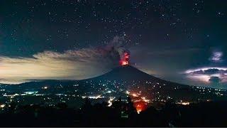 Time-lapse shows eruption of Balis Mount Agung