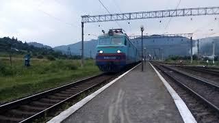 Електровоз ВЛ10-1310 з поїздом Десна та привітлива бригада прослідує ст.Тухля