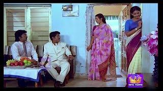 காதல் வந்துட்டா எல்லாம் இப்படி தான் வெக்க படுவாங்களா   #LOVE_SCENE