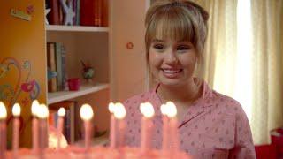 16 Wishes  بنت بتجيلها ١٦ شمعة في عيد ميلادها، كل شمعة تطفيها بتحققلها امنية