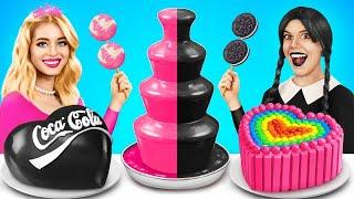 Wandinha Addams vs Barbie Desafio Culinário  Desafio Alimentar Rosa vs Preto por YUMMY JELLY