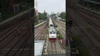 Kereta Api Serayu Masuk Stasiun Bandung