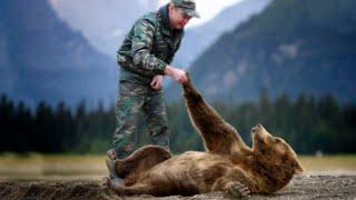 A Forest Ranger Helped An Injured Bear. A Year Later He Received The Amazed “Thanks”