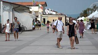 Lido di Camaiore prima domenica di agosto tra mare e shopping