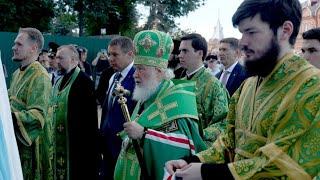Сотни православных христиан встретили икону «Святой Троицы» Андрея Рублева в Троице-Сергиевой Лавре