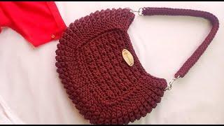 Crochet bag with a neat and beautiful design