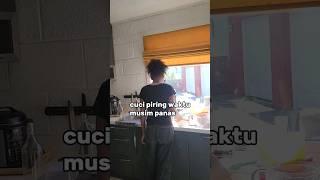 beda musim beda cara cuci piringnya #lindaadadinorwegia #shorts #comedyvideos