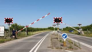 4K Rare Crossing Heritage Railway at Wallingford Level Crossing Oxfordshire