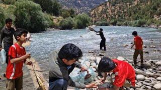 Daily life of a rural family in Iran fishing in the river #adventure #Fishing