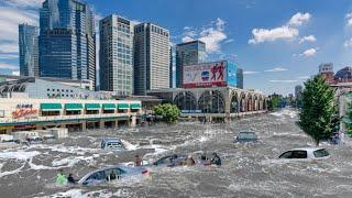 Хаос в Японии Сильный ливень превратил улицу в океан дома затоплены в Мацуяме