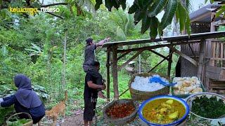 masak telur ceplok bumbu kuning santan pedas untuk sarapan pagi masakan desa