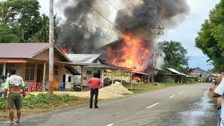 KASIHAN SIJAGO MERAH MELALAP BANGUNAN DI BINAKA - GUNUNGSITOLI