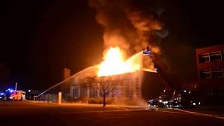 Feuer Turnhalle Haupt- und Realschule Lehrte mit Durchzündung