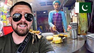 My FIRST Anday Wala Burger in Lahore 