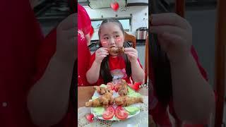 Nhìn cái nết ăn của chị Suti giống ai thế nhỉ full video su vào bếp đãi sinh Nhật mẹ ở YouTube Su đó