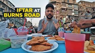 Iftar at Burns Road Food Street  Fresco pe Crazy Rush  Ramzan ki Ronaq in Pakistan