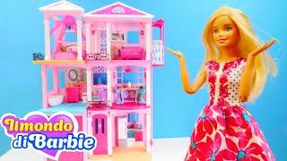 Costruiamo insieme la casa di Barbie Scartiamo i giocattoli. Video per bambini con bambole Barbie