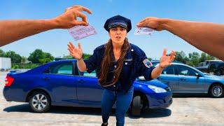 ESCAPING ANGRY POLICEWOMEN Epic Parkour Chase