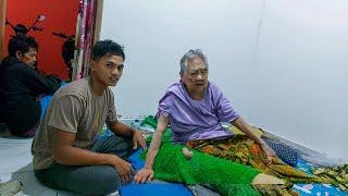 MENJENGUK NENEK YANG SEDANG SAKIT SUDAH TIDAK BISA LAGI BERJALAN