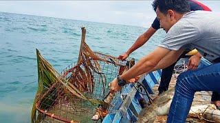 ANGKAT BUBU DI LAUT DAPAT IKAN KERAPU  FISHING TRADISIONAL