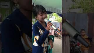 Artis cilik bersuara emas