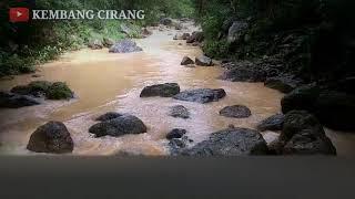 sungai lagi banjir