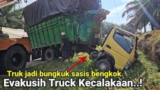 Evakusih Truk Kecalakaan Tabrakan Di Atas Bukit Kodok.Sasis BengkokBak Truk Ringsek Laka Truk Sayur