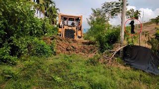 Very Extreme D6r XL Bulldozer Operator Builds New Road on Mountain Cliff