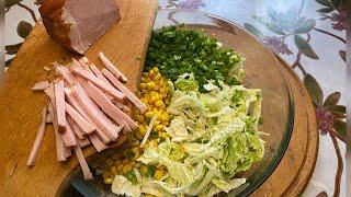 Салат з пекінської капусти з шинкою  і кукурудзою .