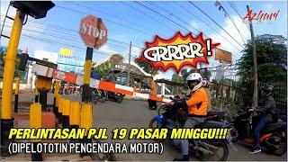 Awas Dipelototin Pengendara Motor Perlintasan Kereta Api KRL PJL 19 Pasar Minggu  Part1