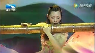 Cây sáo lớn nhất thế giới Tại Trung Quốc.  The worlds largest flute In China 
