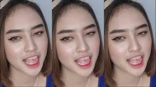 CEWEK-CEWEK CANTIK MENJULURKAN PAMER LIDAH