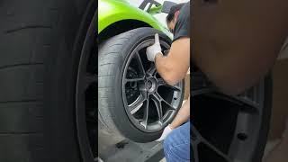 How to remove Center lock wheels on a 911 GT3