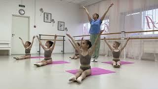 Урок «Балетная гимнастика». Детский Театр Танца «Синичка» 7-8 лет. Первый год обучения.